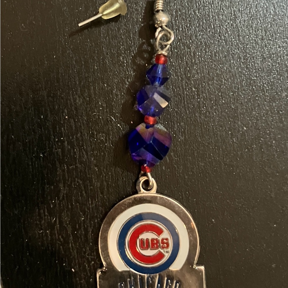 Chicago Cubs Blue and Red Hanging Earrings — BNWOT, Never Worn - Picture 4 of 4
